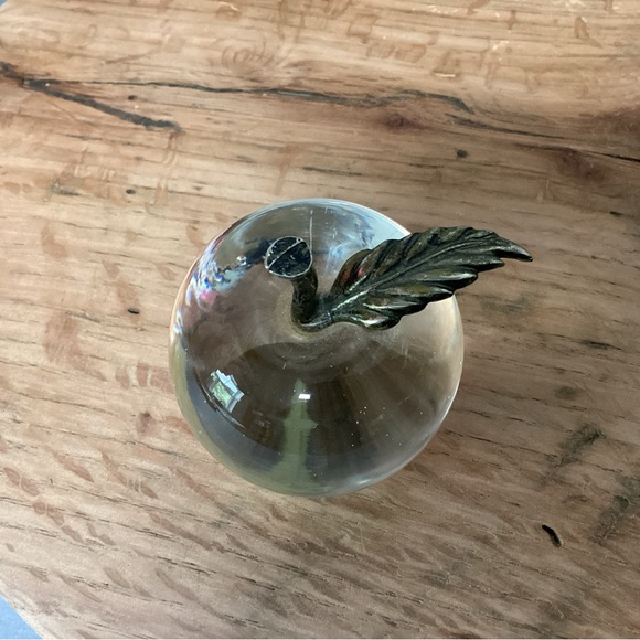 Vintage Glass Apple Paperweight w/ Brass Stem - Excellent Teachers Gift Idea - Picture 6 of 10